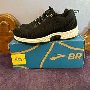 Orthoheel Women’s Sneaker in Black.  Size 8 2E.  Like new.